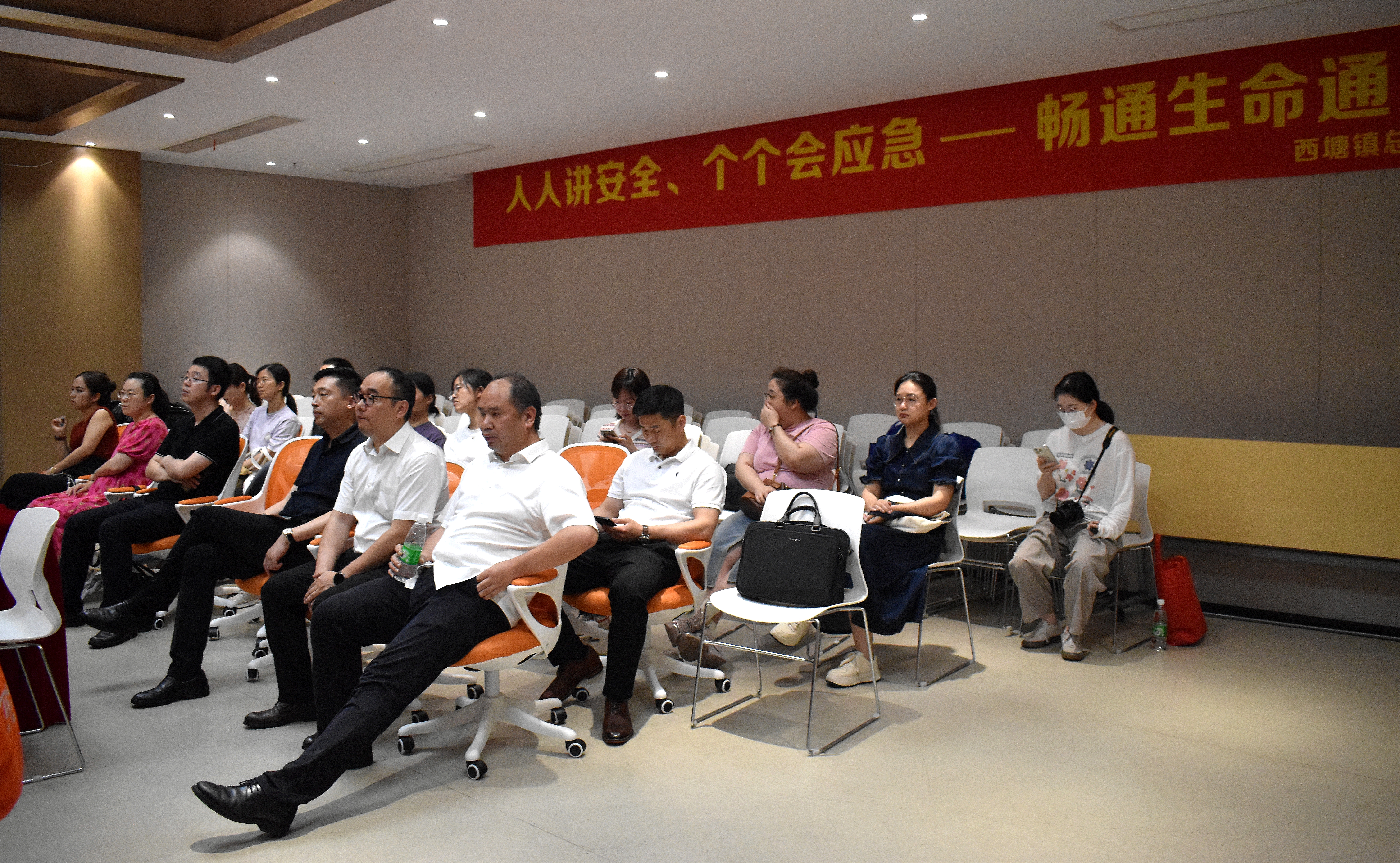 DSC_0085.JPG DSC_0085.JPG